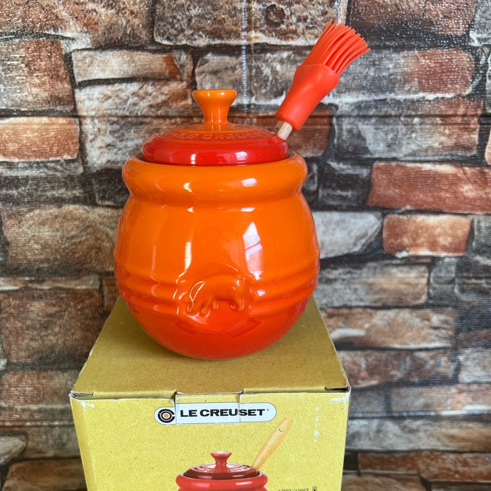 Le Creuset BBQ Pot With Silicone Brush